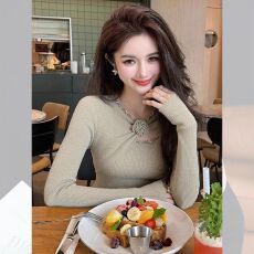 批发秋冬高级感<b class='q'>花朵</b>针织打底衫女内搭深秋独特漂亮超好看镂空长袖上衣