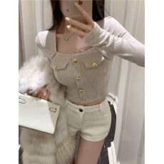 批发秋冬款修身短款打底衫法式气质上衣潮露锁骨方领长袖正肩<b class='q'>针织衫</b>女