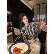 批发高智老钱 撞色条纹设计感<b class='q'>短款</b>针织开衫高级感小众长袖上衣女外套