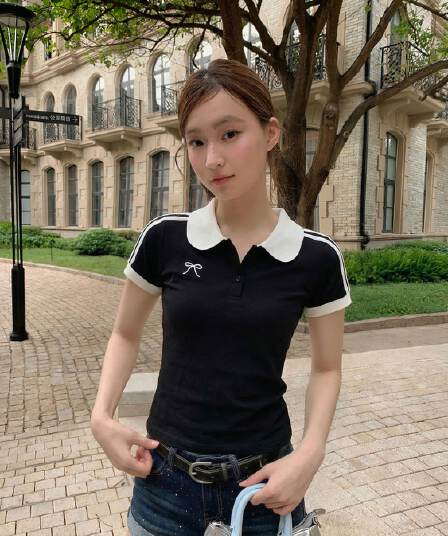 검정색 긍정적 인 어깨 반팔 티셔츠 여성 여름 한 부서 학원 스타일 핫걸 몸매 가꾸기 슬림해 보이는 맨위