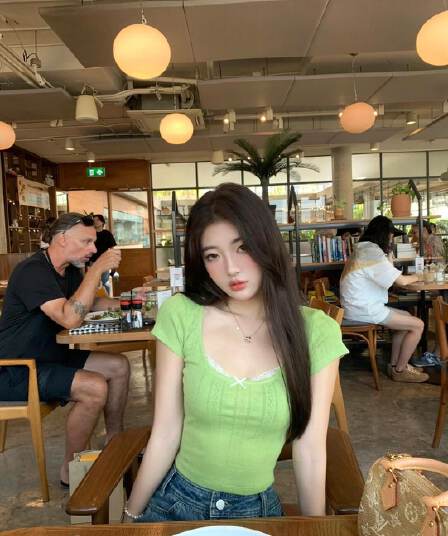 페이크 레이어드 레이스 티셔츠 여성 여름 디자인 센스 몸매 가꾸기 쇼트 스타일 달콤한 매운맛 녹색 작은 맨위