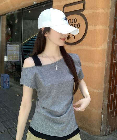 사람들 면 260g 배색 페이크 레이어드 비스듬한 어깨 반팔 티셔츠 여름 한 한 새로운 디자인 센스 가을 어깨 몸매 가꾸기 슬림해 보이는