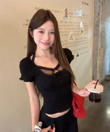 2026 봄 여름 핫걸 순수한 욕망 바람 디자인 센스 몸매 가꾸기 패치워크 레이스 티셔츠 여성 셔츠 트렌디