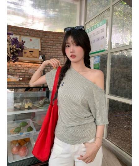 한 스타일 순수한 욕망 핫걸 비스듬한 어깨 스트라이프 반팔 티셔츠 디자인 센스 맨위