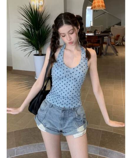 파란색 도트 무늬 V넥 행침 목 캐미솔 2026 여름 새로운 아메리칸 핫걸 바람 몸매 가꾸기 민소매 맨위