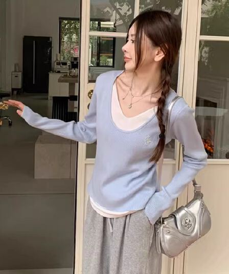 배색 느긋한 프랑스식 페이크 레이어드 파란색 V넥 긴팔 여성 봄 가을 인사이드 가져 가라. 기본 셔츠 맨위