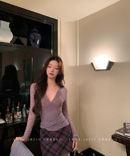 낮음 V넥 레이스 긴팔 티셔츠 여성 가을 2026 새로운 순수한 욕망 섹시함 보라색 몸매 가꾸기 마이크로 ~을 통해 고급 센스 맨위
