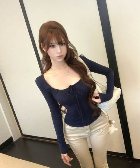 뮤 S 따뜻한 플러시 광장 칼라 스트랩 긴팔 커피 색상 티셔츠 여성 가을 겨울 새로운