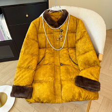 批发新中式妈妈冬装洋气国风羽绒服端庄大气高端<b class='q'>中老年女装</b><b class='q'>外套</b>上衣服
