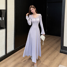 批发有货不知雪秋冬温柔氛围感蕾丝绣花v领针织连衣裙收腰显瘦a摆<b class='q'>长裙</b>