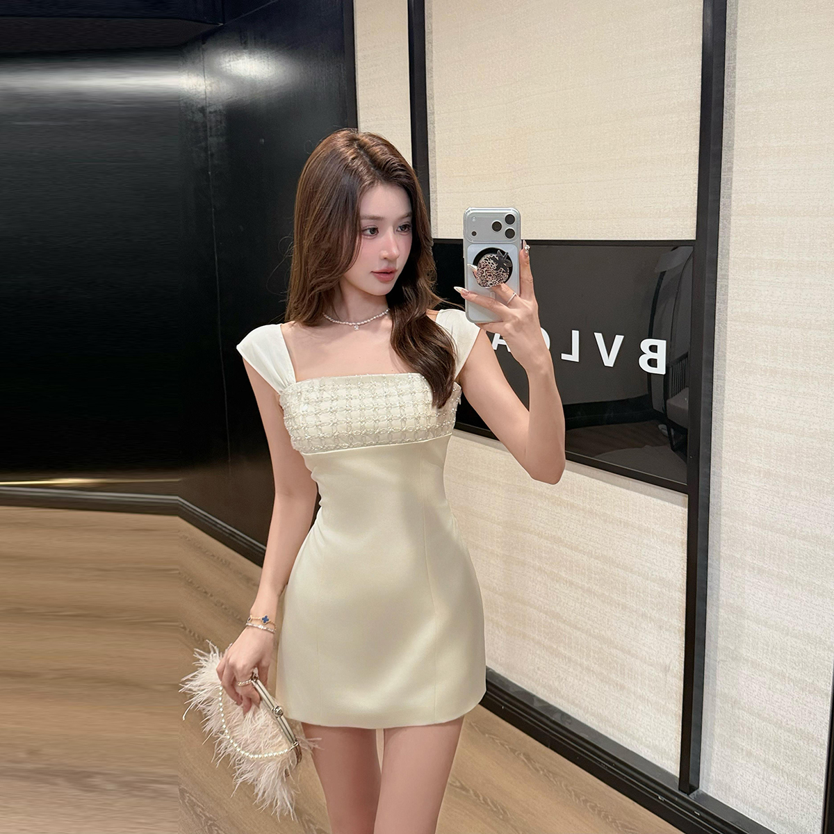 꽃 리 천 골드 여름 새로운 프랑스식 고급 센스 무거운 작업 네클라인 디자인 베이지 색 드레스