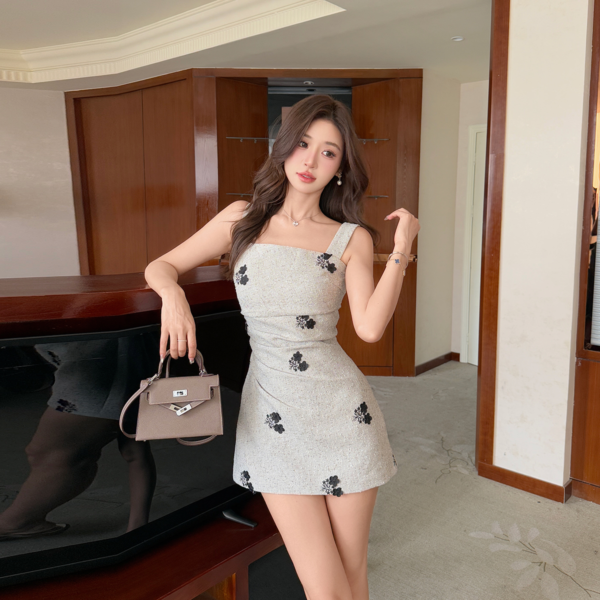 오로라 댄스 여름 레트로 자수 프린트 품격 꼬집기 허리 슬림해 보이는 슬립 여성 드레스