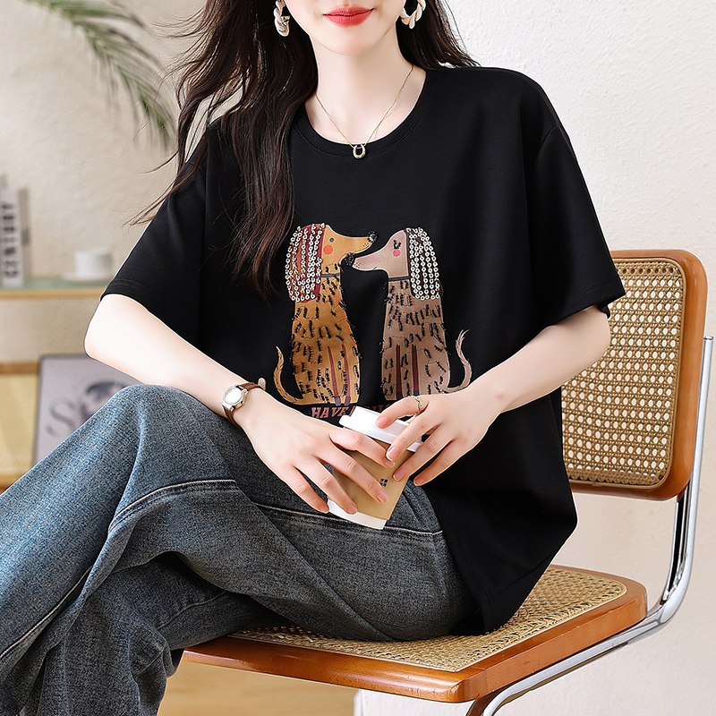 실사 패션 만화 비즈 박기 검정색 티셔츠 여성 여름 2026 년 새로운 여성 의류 빅 사이즈 유럽 상품 반팔 맨위