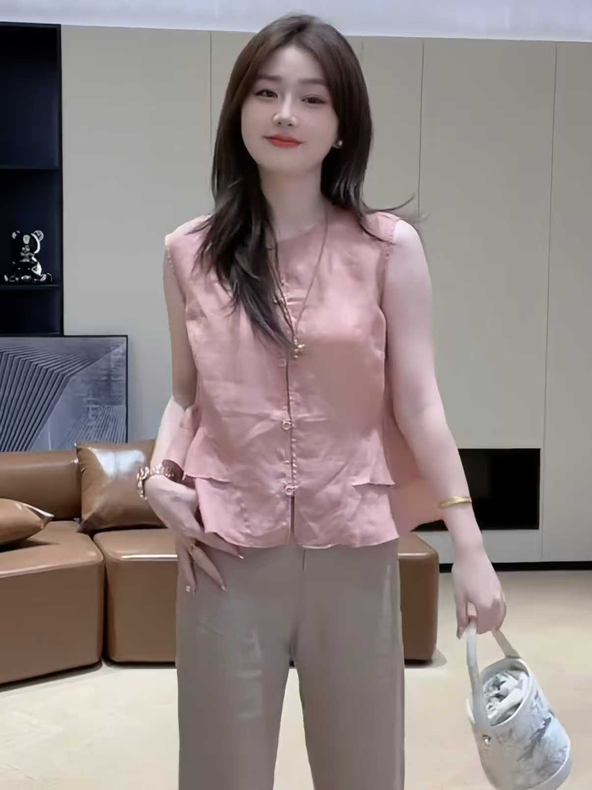 여름 새로운 라운드 넥 싱글 줄 버튼 품격 단색 출퇴근 프릴 민소매 작은 셔츠 패션 품격 맨위