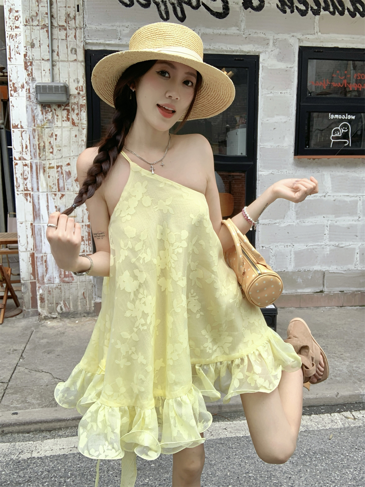实拍实价~法式黄色不规则挂脖斜肩连衣裙女夏季气质宽松显瘦短裙