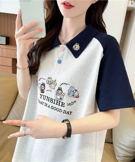 실사 한국 스타일 POLO 칼라 반팔 티셔츠 여성 2026 년 새로운 자수 싸움 플러그 색상 맨위