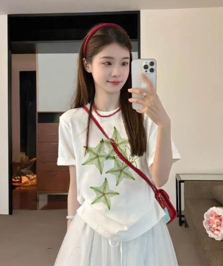 95 폴리에스터 여름 차가운 실크 코튼 화이트 반팔 티셔츠 여성 작은 대중 디자인 센스 루즈핏 순면 긍정적 인 어깨 고유 한