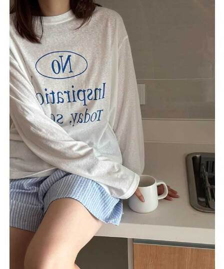 65 면 한국 스타일 파란색 알파벳 프린트 화이트 긴팔 티셔츠 여성 봄 여름 얇은 스타일 자외선 차단 블라우스 루즈핏 맨위