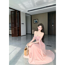 批发实拍纯欲温柔风V领挂脖别致超仙A字显瘦大摆连衣裙