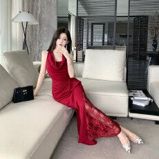 批发实拍纯欲红色荡领挂脖大<b class='q'>露背</b>修身度假礼服长款<b class='q'>连衣裙</b>