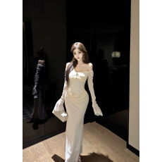 批发实拍设计感小众亮片修身褶皱喇叭袖收腰<b class='q'>包臀</b>长款连衣裙