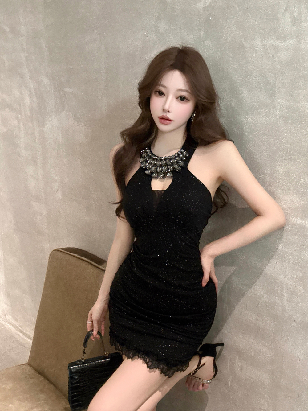 실사 순수한 욕망 핫걸 고급 센스 착용 가져 가라. 무거운 작업 다이아몬드 세팅 검정색 행침 목 드레스 복장
