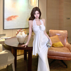 批发实拍纯欲法式性感设计感带胸垫修身辣妹<b class='q'>挂</b><b class='q'>脖</b>打底包臀<b class='q'>连衣裙</b>