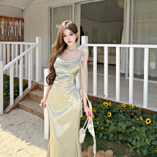 批发实拍法式荡领缎面高级感花朵褶皱收腰显瘦<b class='q'>连衣裙</b>