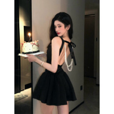 批发订婚<b class='q'>礼服</b>高端轻奢小众生日战袍赫本风气质性感约会黑色吊带<b class='q'>连衣裙</b>