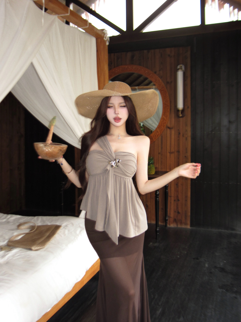 실사 핫걸 디자인 센스 작은 대중 행침 목 슬립 튜브탑 이슬 생선뼈 비스듬한 어깨 회색 맨위 세트