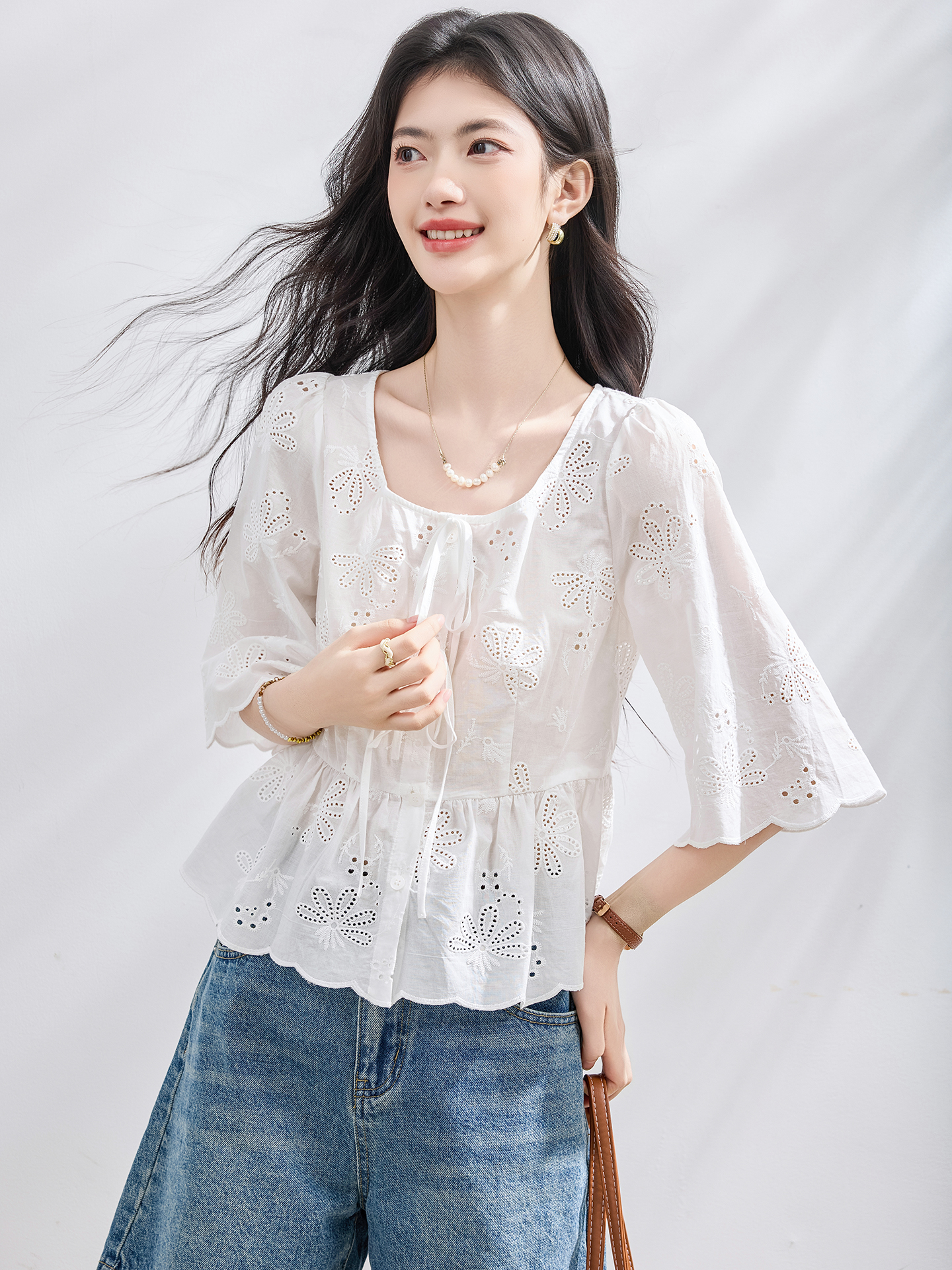재고 있음 2026 여름 새로운 광장 칼라 자수 한 마디 인형 셔츠 7부 소매 셔츠 맨위