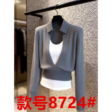 批发<b class='q'>潮</b>酷风简约宽松舒适流行百搭款灰白真两件上衣女2026早春v领小衫