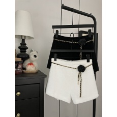 批发实拍 <b class='q'>白色</b>毛毛<b class='q'>短裤</b>女外穿秋季高腰显瘦a字阔腿裤辣妹热裤靴裤裤子