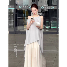 批发<b class='q'>韩版</b>温柔缎面垂感蓝色无袖上衣女夏一衣多穿度假风设计感简约上衣