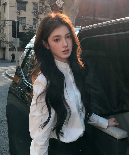 프랑스식 레트로 반하이넥 긴팔 화이트 여성 셔츠 2026 조기 봄 드레스 새로운 디자인 센스 작은 대중 연령 감소 맨위
