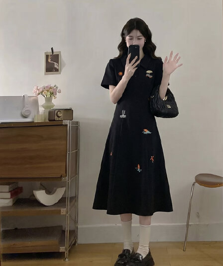 실사 빅 사이즈 여성 의류 2026 여름 새로운 한 부서 세련된 품격 슬림해 보이는 POLO 칼라 캐주얼 자수 드레스