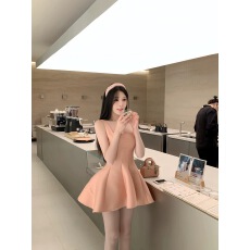 批发天鹅er 【粉荔漫舞】<b class='q'>时尚</b>百搭ins粉色连衣裙E25Q10572+E25Q10558