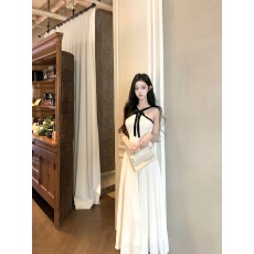 批发Hotdog 热狗很辣【杜塞画廊】挂脖抹胸<b class='q'>连衣裙</b>女气质修身无袖长裙