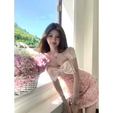 批发Q女<b class='q'>家</b> 5/13莓莓甜包/千金感腮红粉水溶蕾丝刺绣大蝴蝶结A摆连衣裙