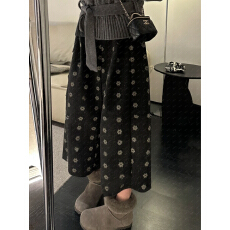 批发韩系复古小花毛呢休闲裤女2025秋<b class='q'>冬</b>季时尚设计感加厚八分阔腿裤子