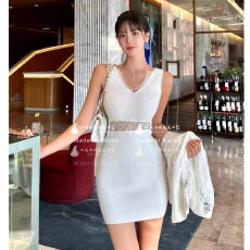 批发小魔女韩国代购<b class='q'>正品</b> 性感女人味蕾丝花边V领显身材包臀无袖<b class='q'>连衣裙</b>
