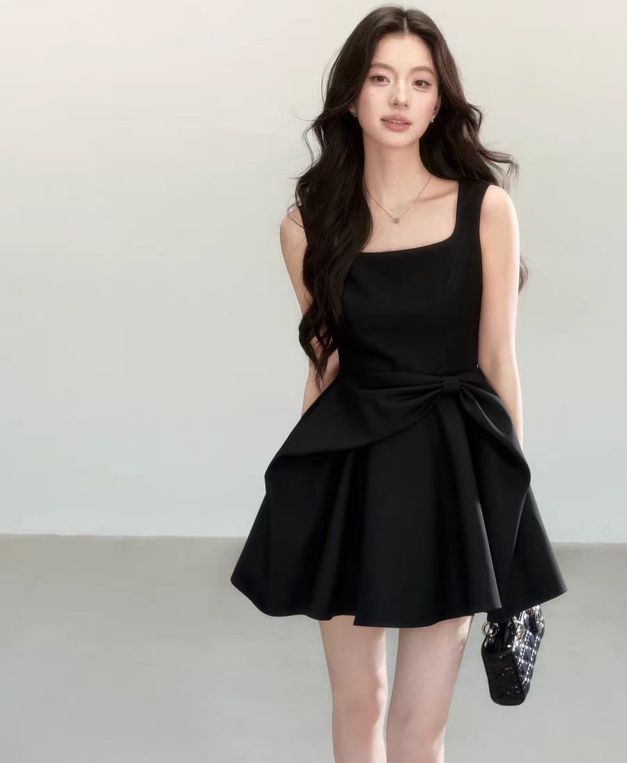 천 골드 센스 허리 수축 나비 매듭 디자인 센스 드레스 여름 새로운 허리 수축 슬림해 보이는 검정색 멜빵 스커트