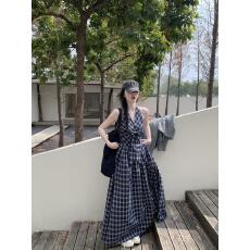批发夏季格纹挂脖连衣长裙<b class='q'>女</b>设计感小众+针织开衫