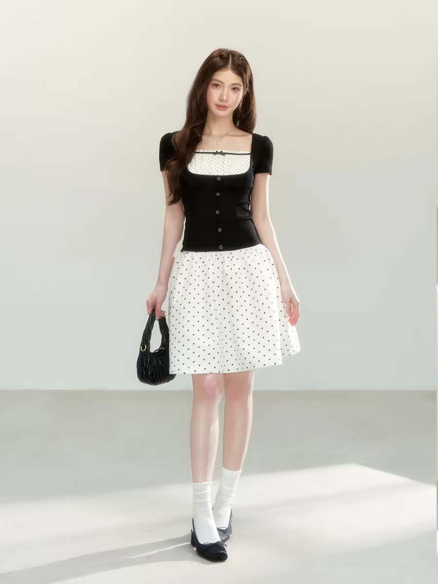 달콤한 차가운 학원 스타일 높음 폭탄 니트 패치워크 도트 무늬 반팔 여름 새로운 허리 수축 슬림해 보이는 검정색 티셔츠