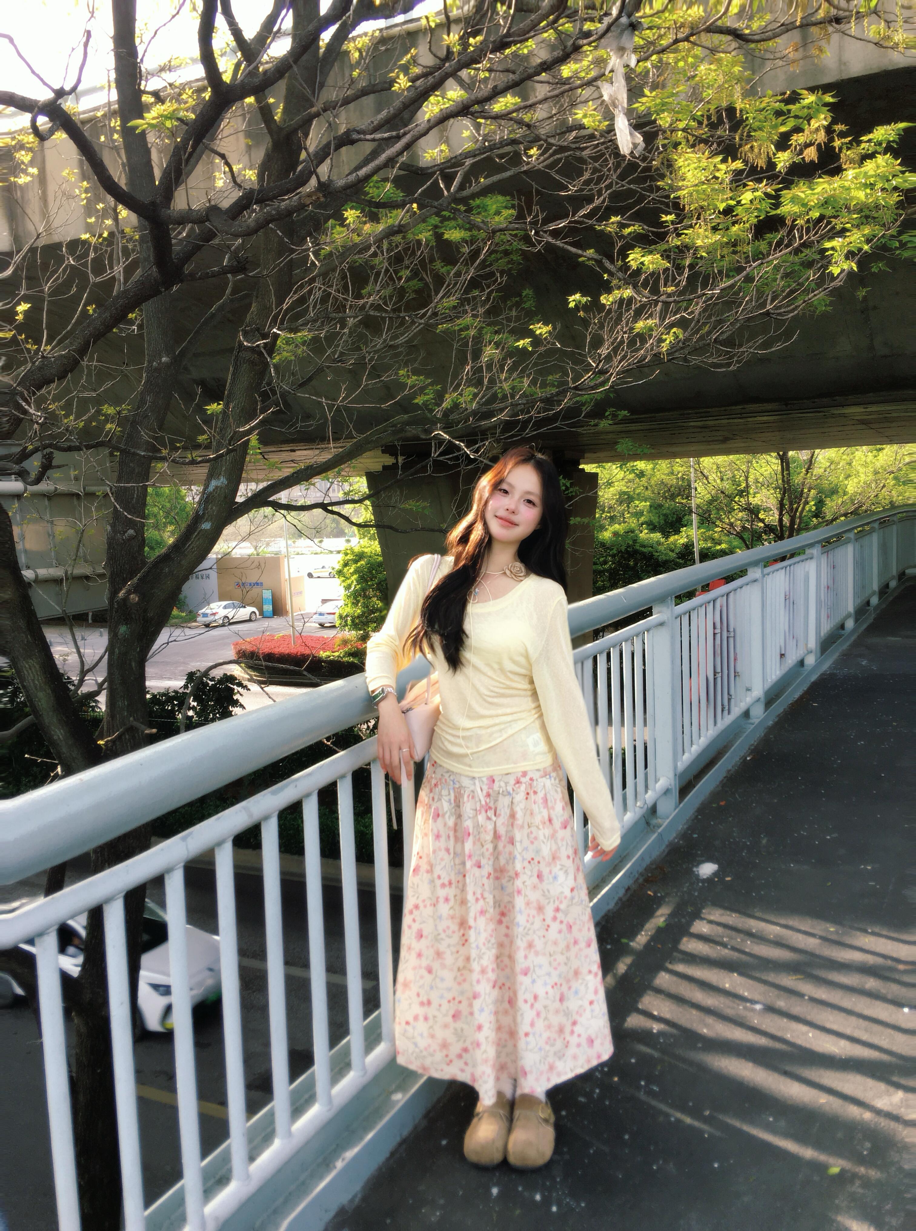 작은 대중 디자인 꽃무늬 치마 여성 여름 새로운 하이웨이스트 슬림해 보이는 해변가 휴가 바람 한 마디 롱 스커트 반신 스커트