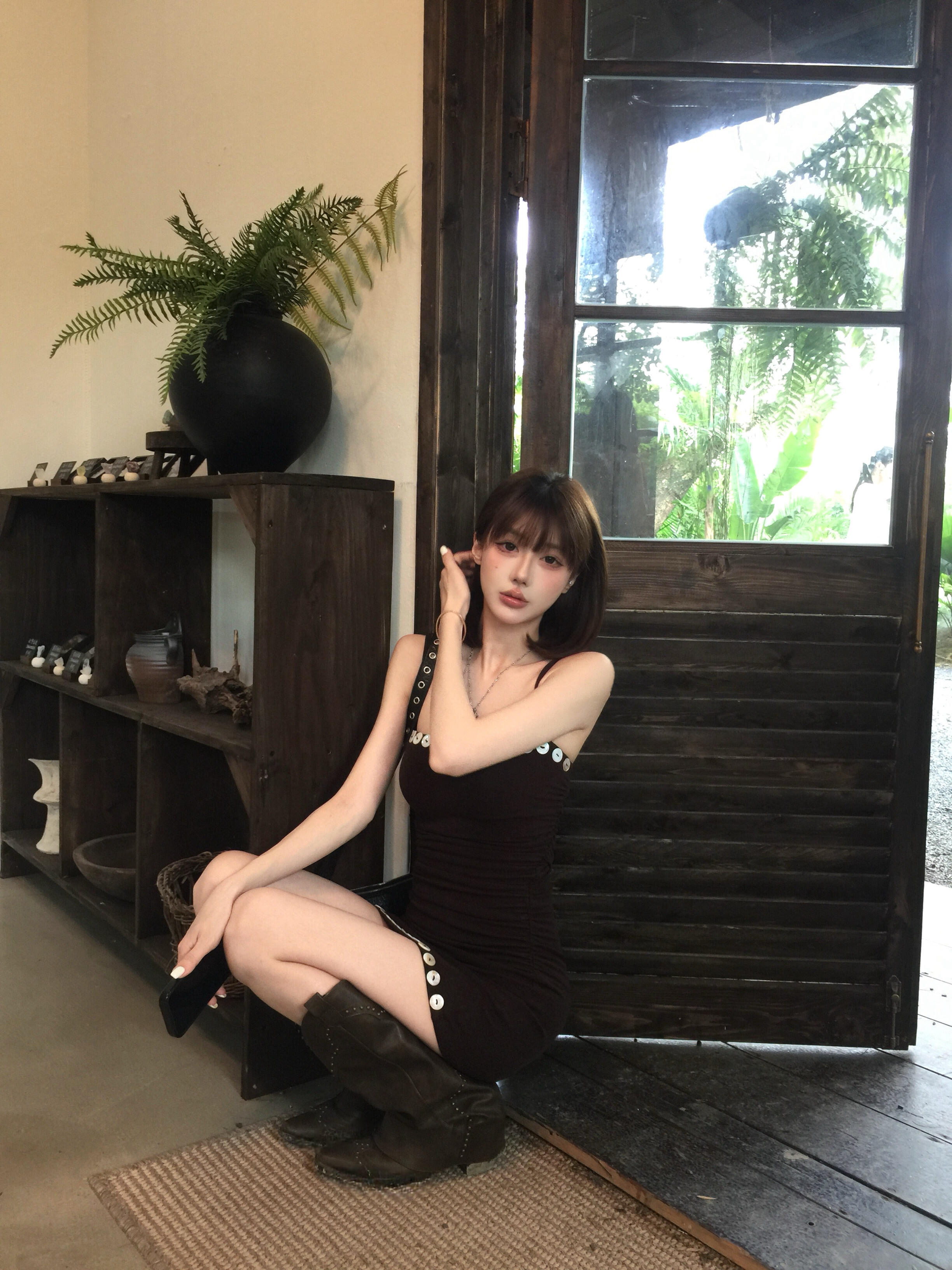 웨이 팬 모니카 커피 색상 오프숄더 여성 드레스 여름 새로운 몸매 가꾸기 슬림해 보이는 타이트 스커트 미니 스커트