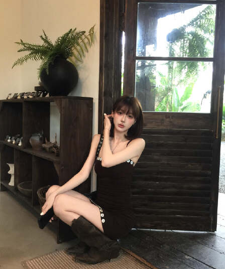 웨이 팬 모니카 커피 색상 오프숄더 여성 드레스 여름 새로운 몸매 가꾸기 슬림해 보이는 타이트 스커트 미니 스커트
