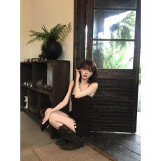 批发薇迷莫妮卡'咖色一字肩连衣裙女夏季新款修身显瘦包臀短裙