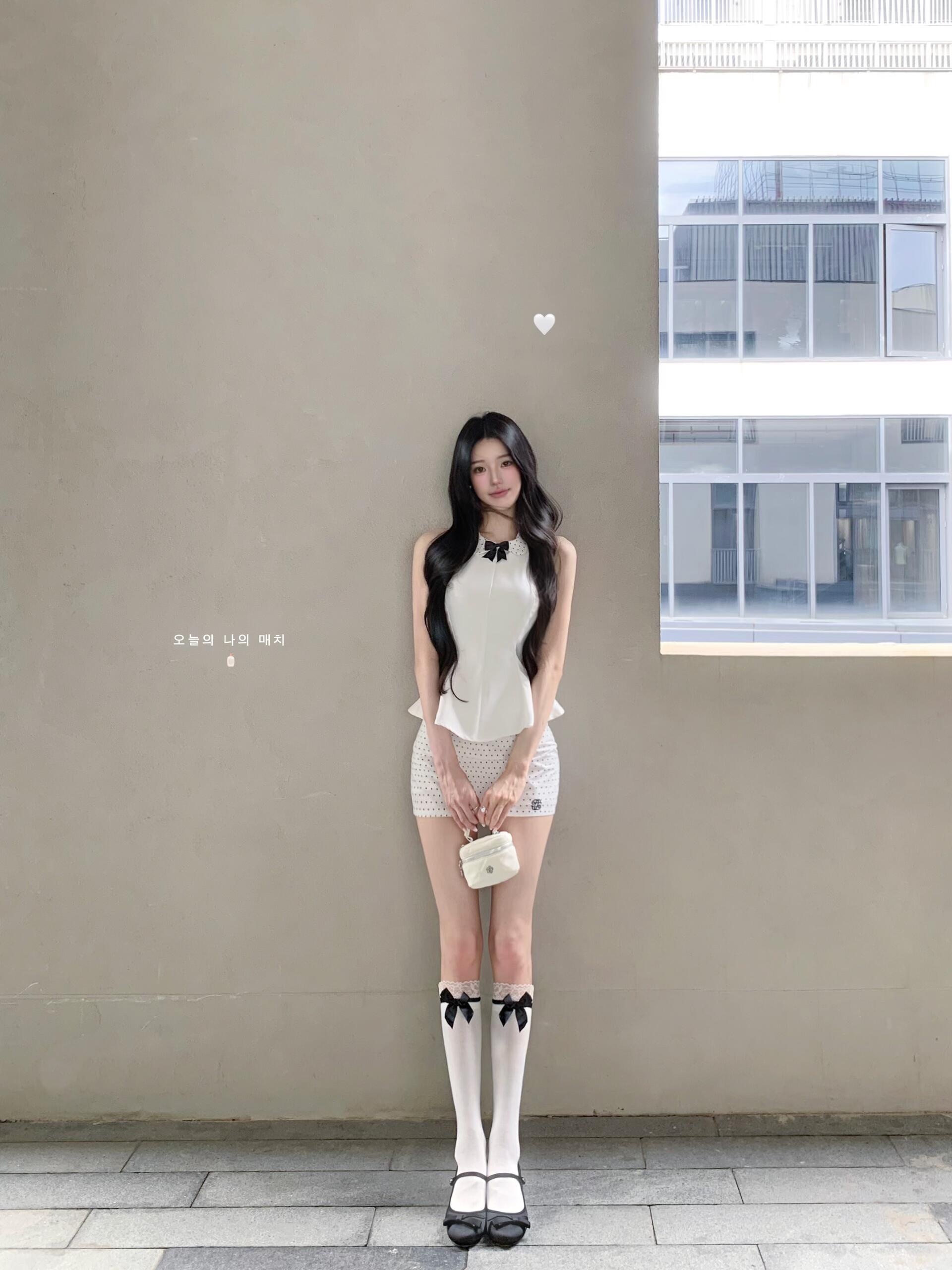 popwest 품격 민소매 나비 매듭 맨위 티셔츠 허리 수축 슬림해 보이는 조끼 반 스커트 타이트 스커트 치마 세트