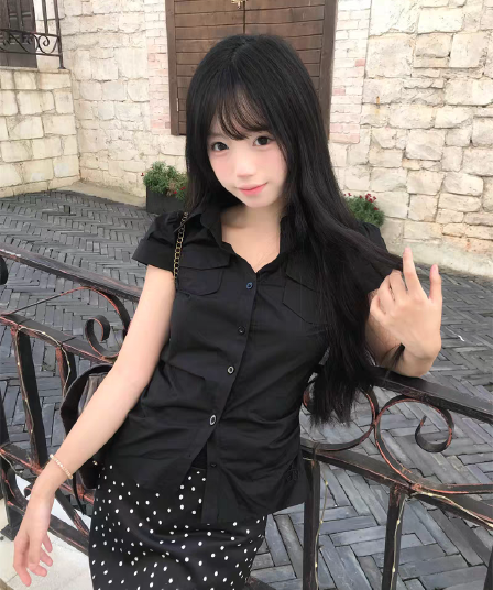 여름 한 부서 출퇴근 순수한 욕망 품격 착용 가져 가라. 검정색 긍정적 인 어깨 반팔 셔츠 슬림해 보이는 도트 무늬 반신 스커트 투피스 세트